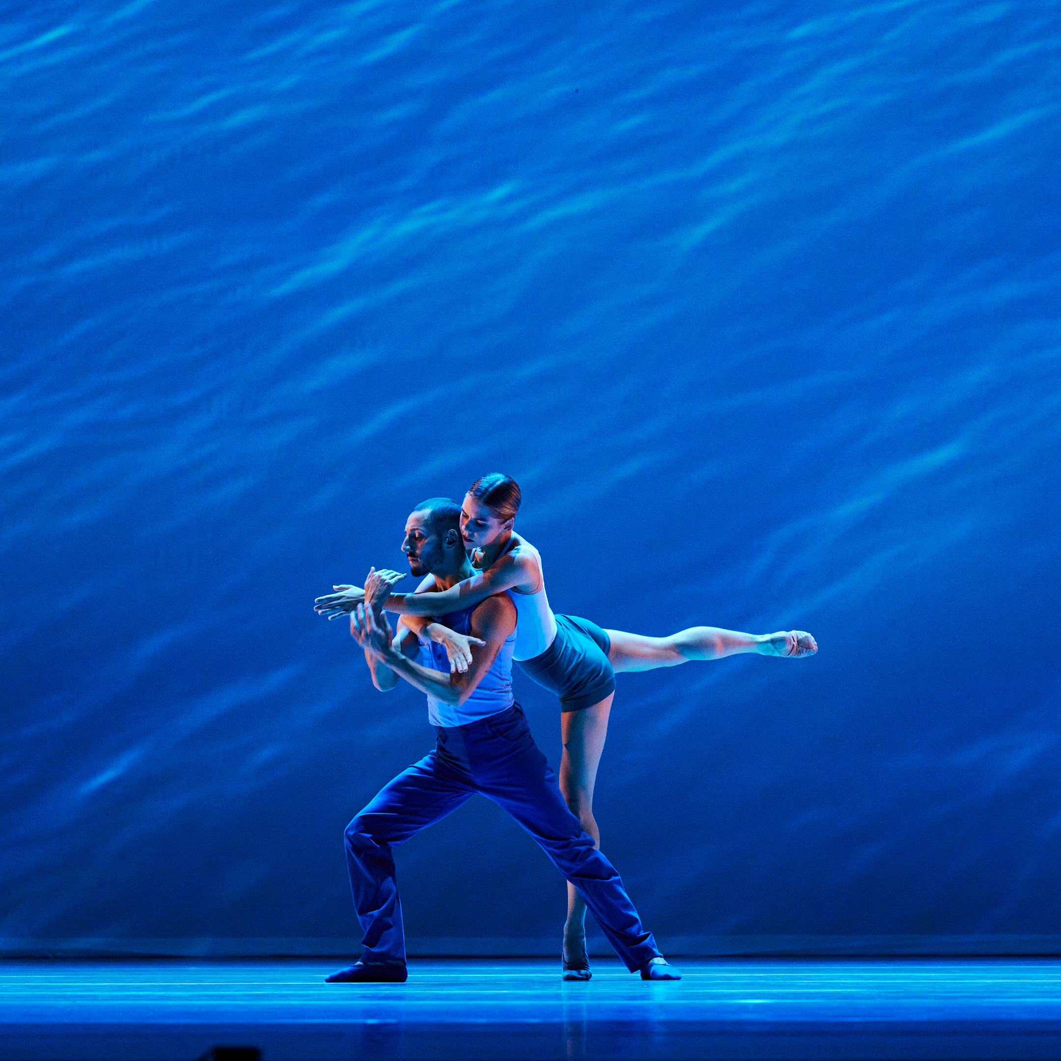 Brooke Newman Falsetti and Giuseppe Calabrese in "Océana" by Lucinda Childs, Introdans